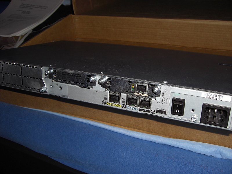 Cisco 2600 - von hinten